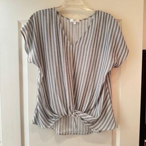 Women’s twist front shirt